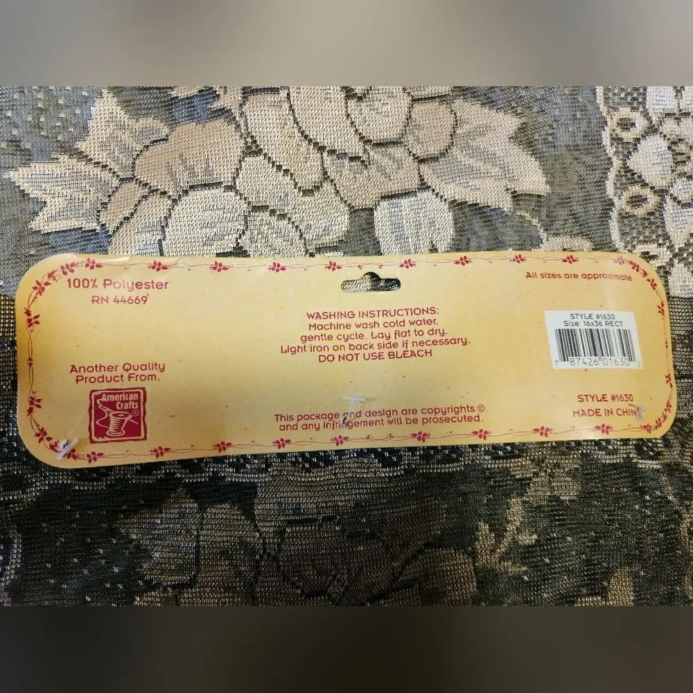 NWT Vintage lace doily runner